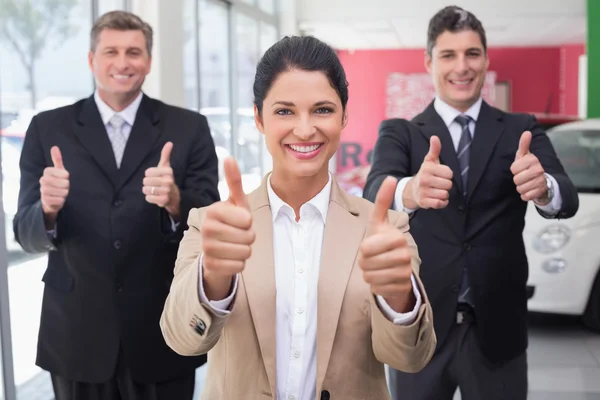 Equipe de negócios dando polegares para cima — Fotografia de Stock