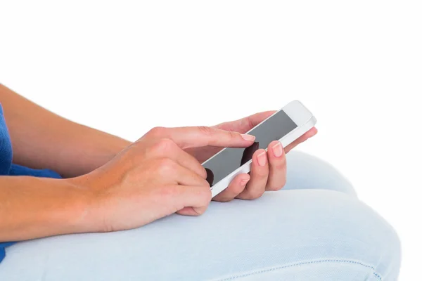 Woman sending a text message — Stock Photo, Image