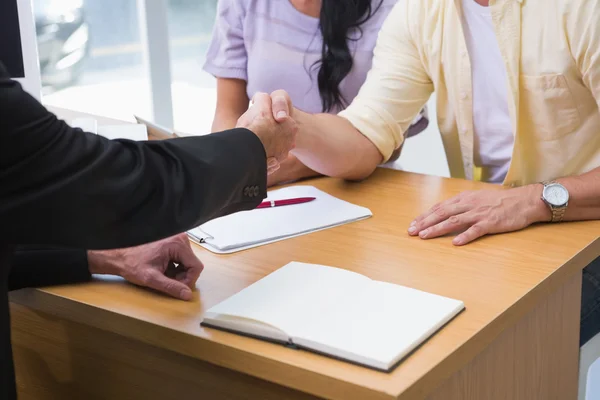 Close up of salesman shaking a customer hand — Stock Photo, Image