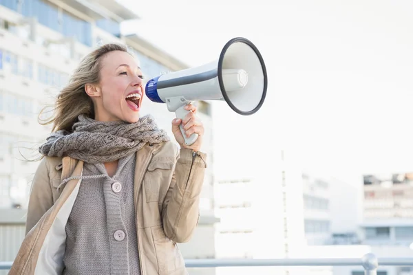 Blonde woman speaking on megaphone — Stock Photo, Image