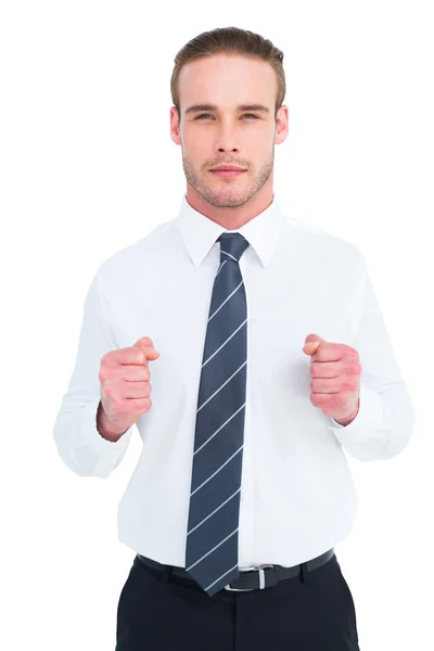 Hombre de negocios no sonriente presentando sus puños —  Fotos de Stock