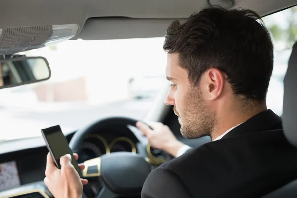 Joven hombre de negocios al teléfono — Foto de Stock