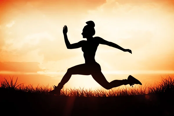 Fit mulher correndo e pulando — Fotografia de Stock