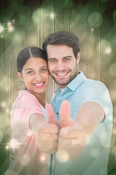 Pareja feliz mostrando pulgares hacia arriba — Foto de Stock