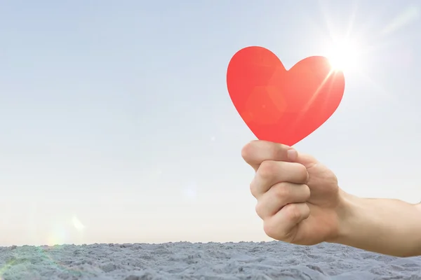 Corazón contra horizonte sobre la arena — Foto de Stock