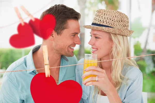 Couple drinking orange juice — Stock Photo, Image