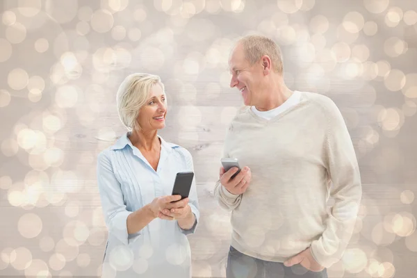 Mature couple using their smartphones — Stock Photo, Image