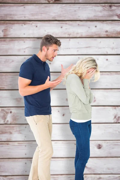 Pareja joven discutiendo — Foto de Stock