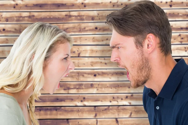 Pareja enojada gritando durante la discusión — Foto de Stock