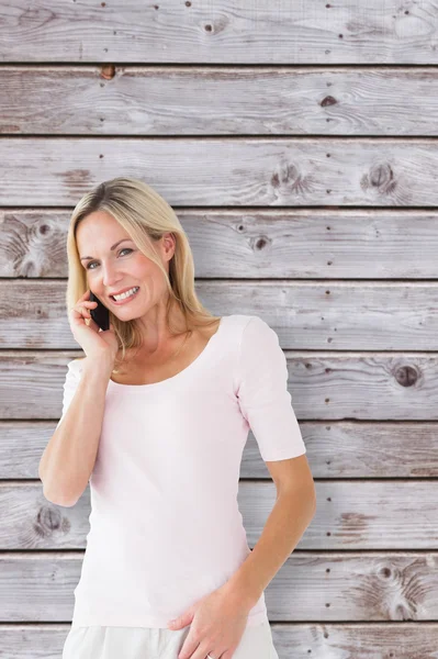 Happy blonde talking on the phone — Stock Photo, Image