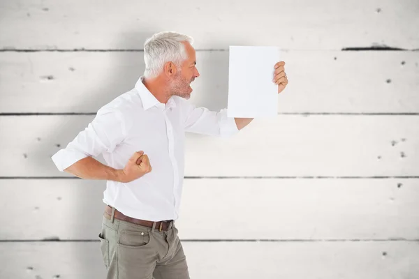 Wütender Mann brüllt auf Zettel — Stockfoto