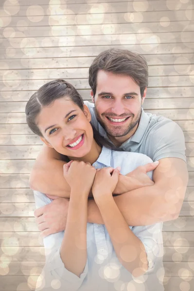 Coppia carina sorridente alla macchina fotografica — Foto Stock