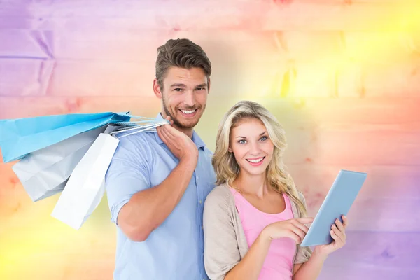 Young couple holding shopping bags — Stock Photo, Image