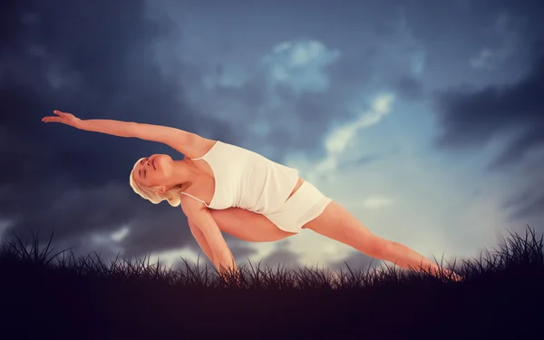 Sporty young woman practicing yoga — Stock Photo, Image