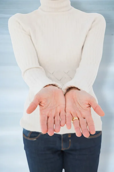 Woman standing with her hands out — Stock Photo, Image