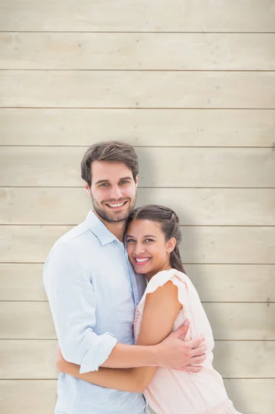 Atraente jovem casal abraço — Fotografia de Stock