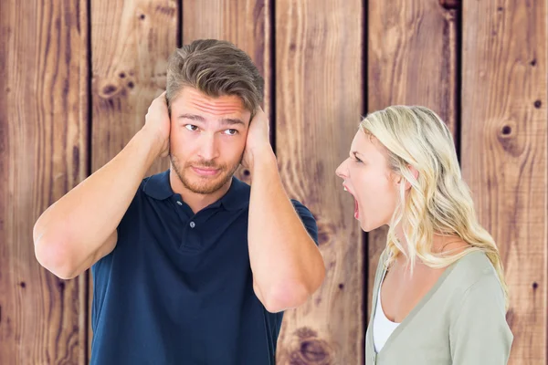 El hombre no escucha a su novia gritando — Foto de Stock
