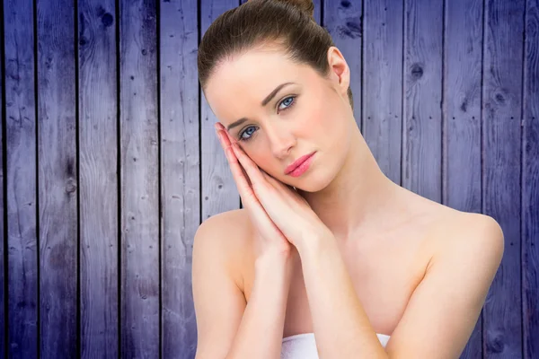 Brunette with hands at face — Stock Photo, Image