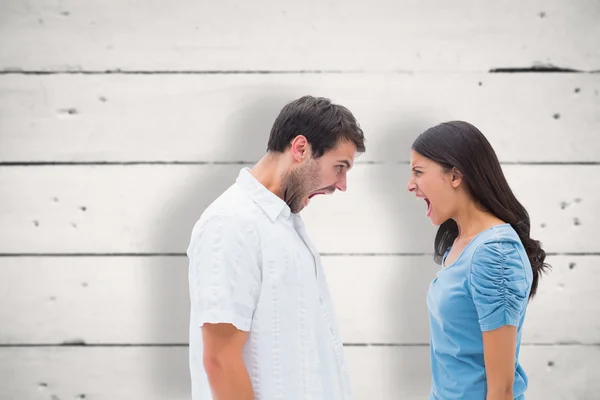 Casal irritado gritando uns com os outros — Fotografia de Stock