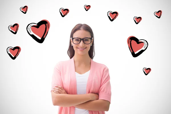 Morena sonriendo a la cámara contra los corazones —  Fotos de Stock