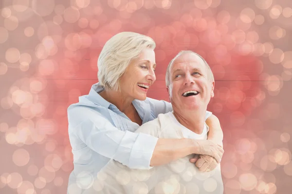 Glad äldre par ler mot varandra — Stockfoto