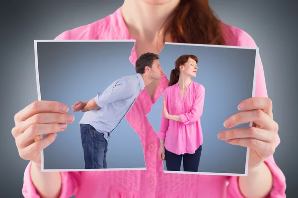 Vrouw stoppen man uit kussen — Stockfoto