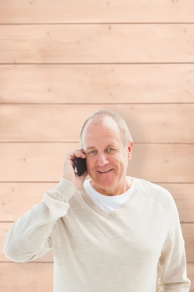 Reifer Mann am Telefon — Stockfoto