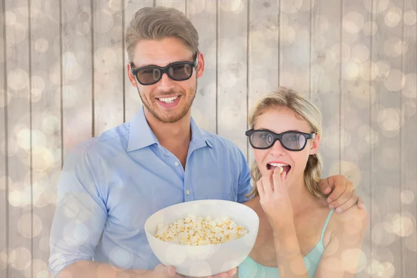 Pár 3D-s szemüveg pattogatott kukoricát eszik — Stock Fotó