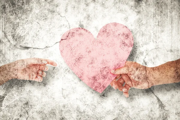 Couple passing a paper heart — Stock Photo, Image