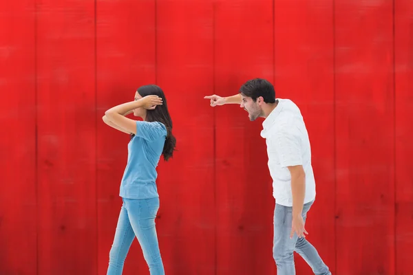 Namorado irritado gritando com a namorada — Fotografia de Stock