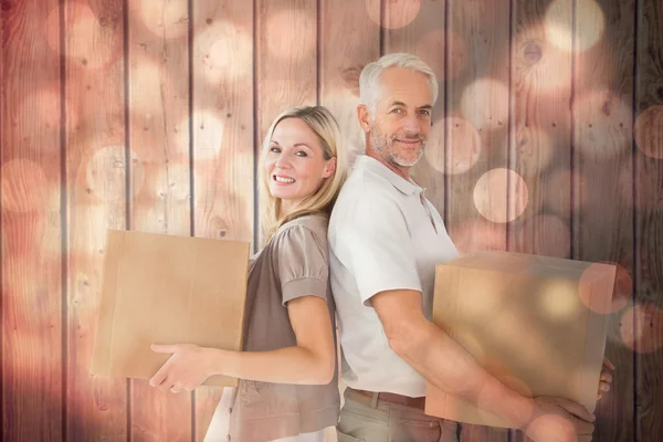 Couple holding moving boxes — Stock Photo, Image