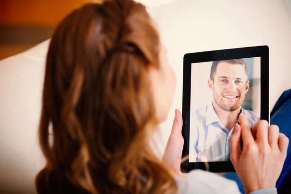 Woman holding tablet with man — Stock Photo, Image