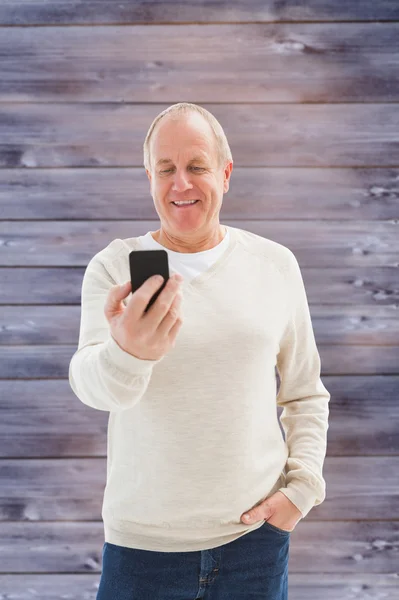 Mature man sending a text — Stock Photo, Image