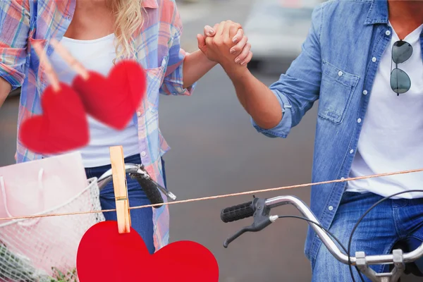 Couple en route pour une balade à vélo — Photo