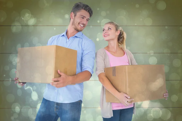 Couple carrying moving boxes — Stock Photo, Image