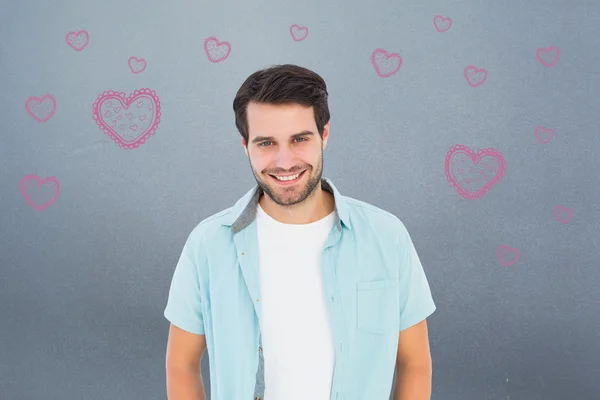 Happy casual man smiling at camera — Stockfoto