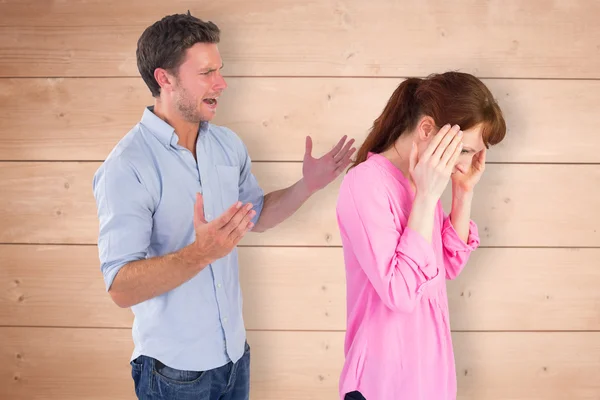 Hombre dando a la mujer un dolor de cabeza — Foto de Stock