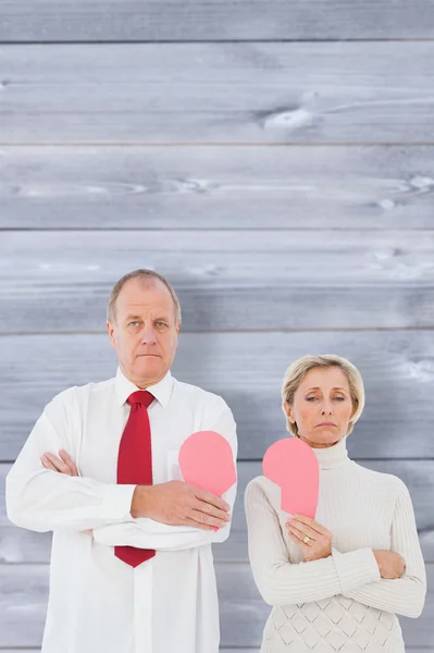 Couple standing holding broken pink heart — Stock Photo, Image