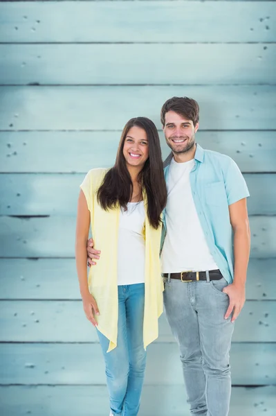 Casual couple smiling at camera — Stock Photo, Image