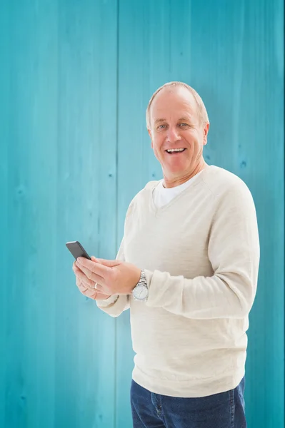 Happy mature man sending a text — Stock Photo, Image