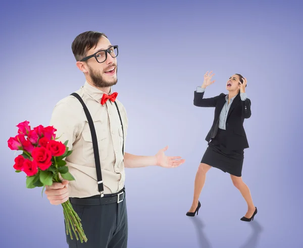 Nerd mit Rosen und wütende Geschäftsfrau — Stockfoto