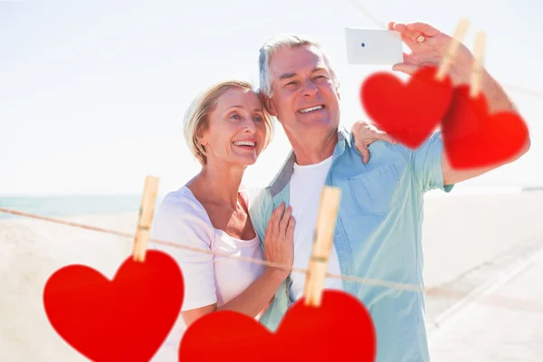 Senior couple posing for a selfie — Stock Photo, Image