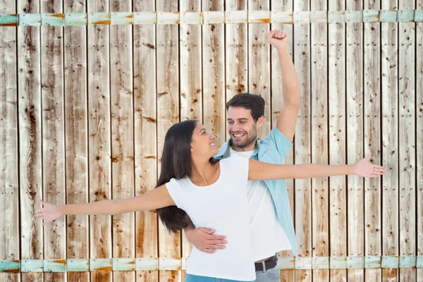 Feliz pareja casual animando — Foto de Stock