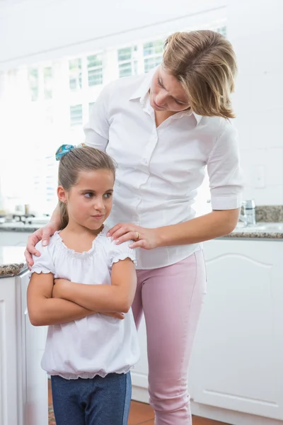 Mãe e filha depois de uma discussão — Fotografia de Stock