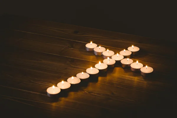 Kerzen in Kreuzform — Stockfoto