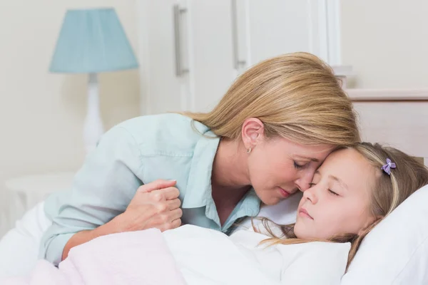 Mor med dottern försenade — Stockfoto