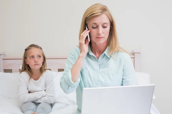 Mother ignoring her little girl — Stock Photo, Image