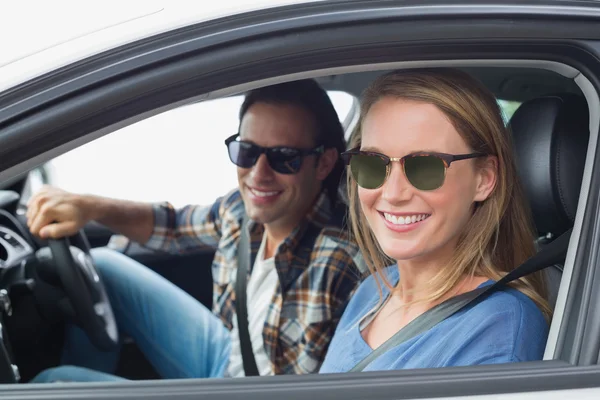 Par på en bilresa — Stockfoto