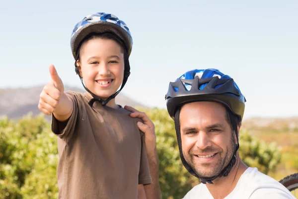 Father and son on a bike ride — Stock Photo, Image