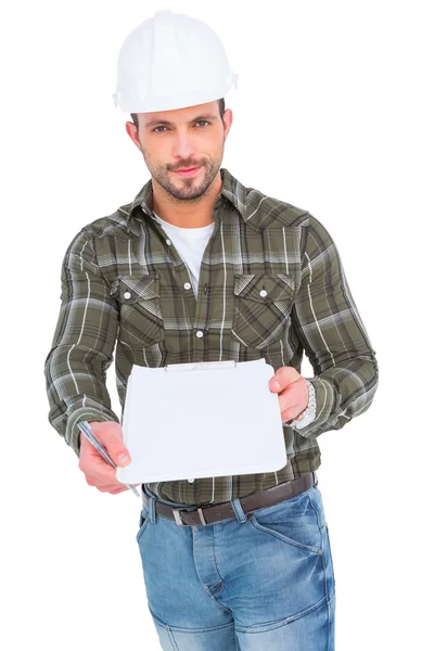 Trabajador manual dando portapapeles para la firma — Foto de Stock